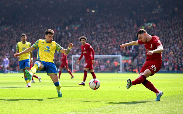 同一张桌前 同一张桌前